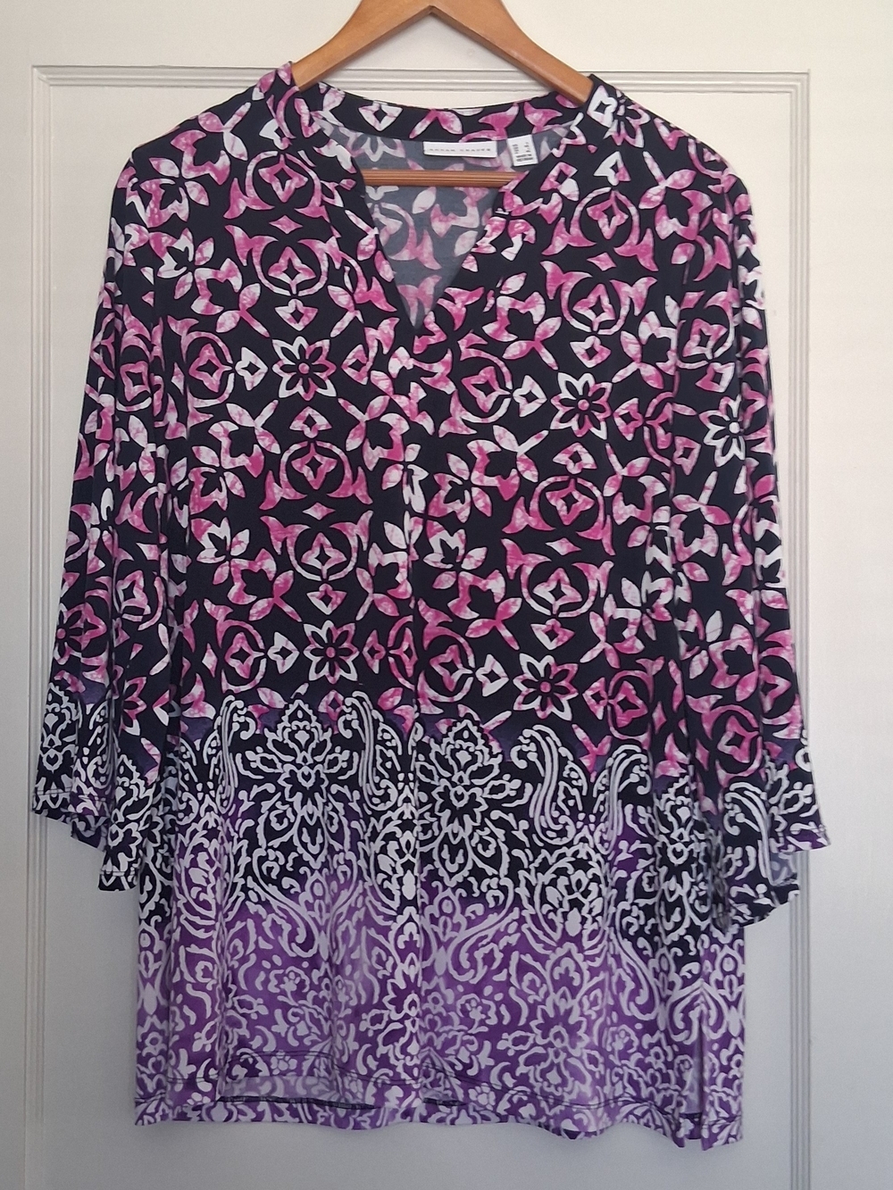Susan Graver Mixed Print Top • Size L • V‑Neck • Border Hem • Stretch Knit